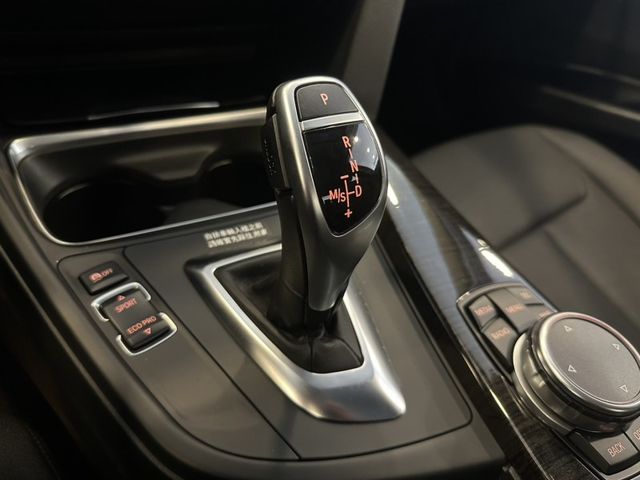 BMW/ 寶馬 320i  第32張相片