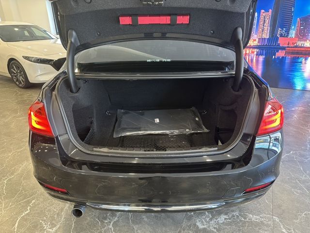 BMW/ 寶馬 320i  第37張相片