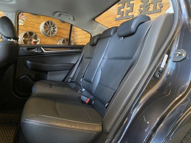 Subaru Legacy  第7張相片