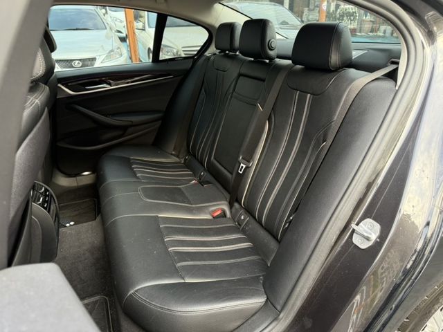 BMW/ 寶馬 520i  第8張相片