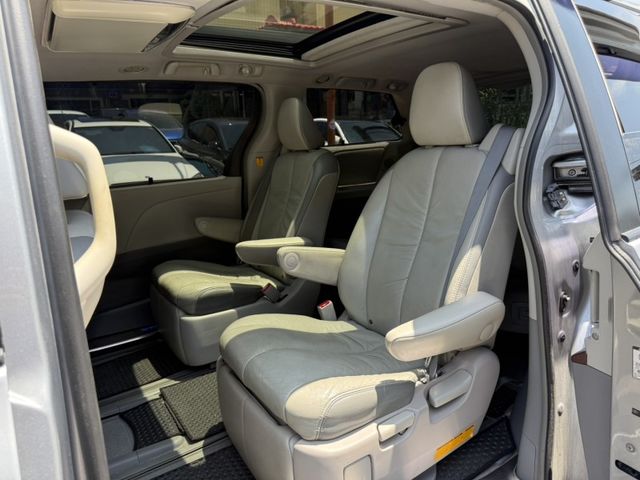 Toyota Sienna  第7張相片