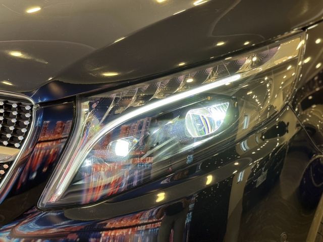 Mercedes-Benz/賓士 V220d  第2張相片