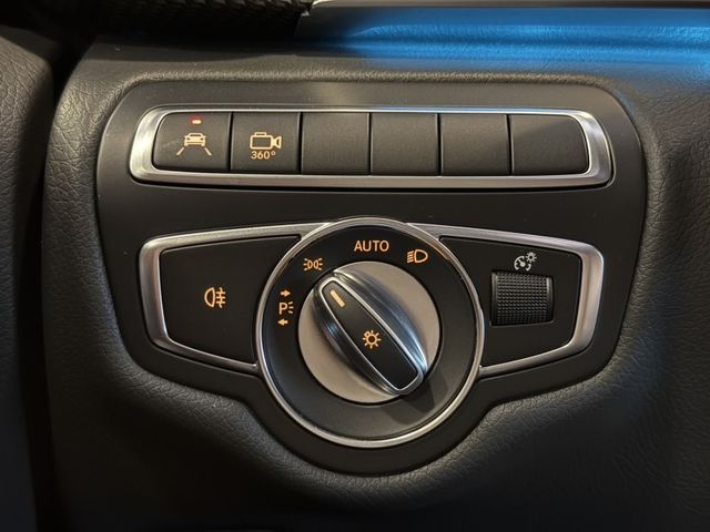 Mercedes-Benz/賓士 V220d  第12張相片