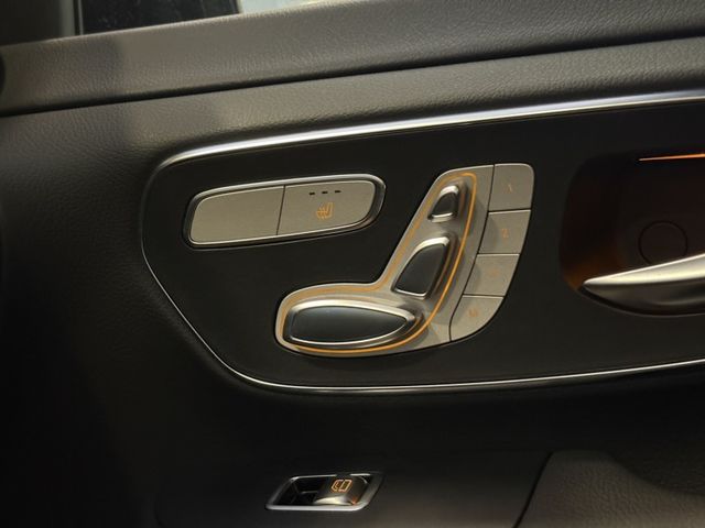 Mercedes-Benz/賓士 V220d  第28張相片
