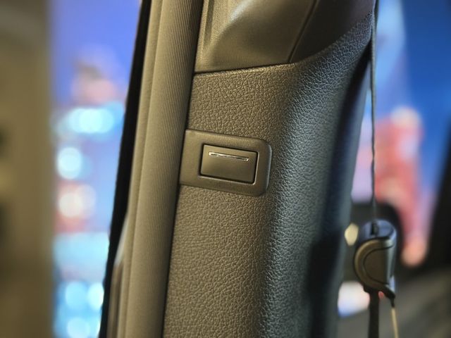 Mercedes-Benz/賓士 V220d  第29張相片