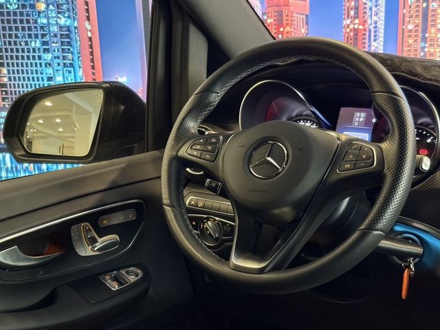 Mercedes-Benz/賓士 V220d  第33張相片