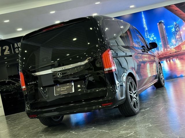Mercedes-Benz/賓士 V220d  第49張相片