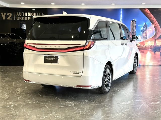 Lexus LM  第4張相片