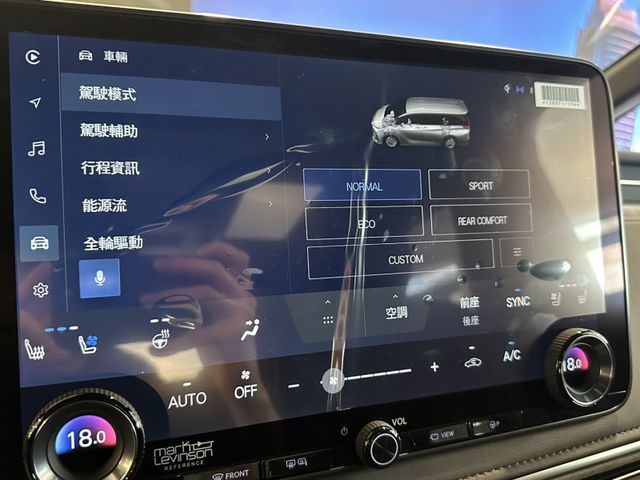 Lexus LM  第37張相片