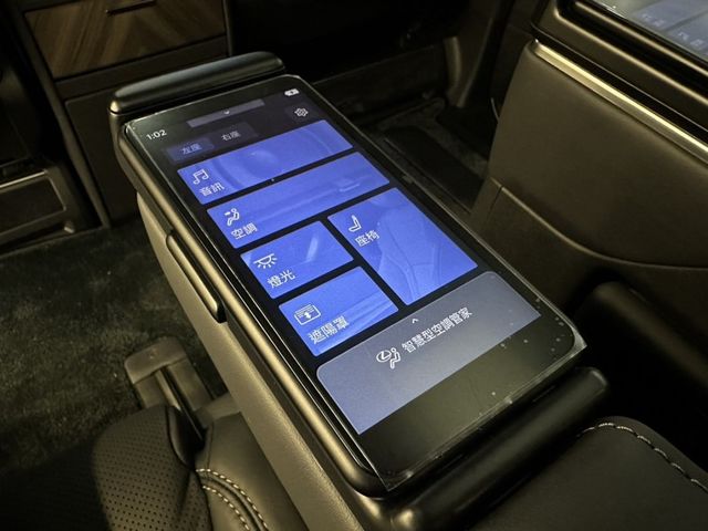 Lexus LM  第47張相片