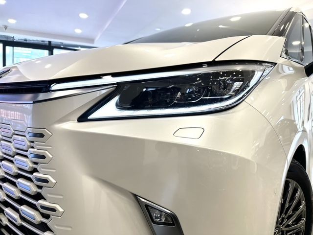 Lexus LM  第63張相片