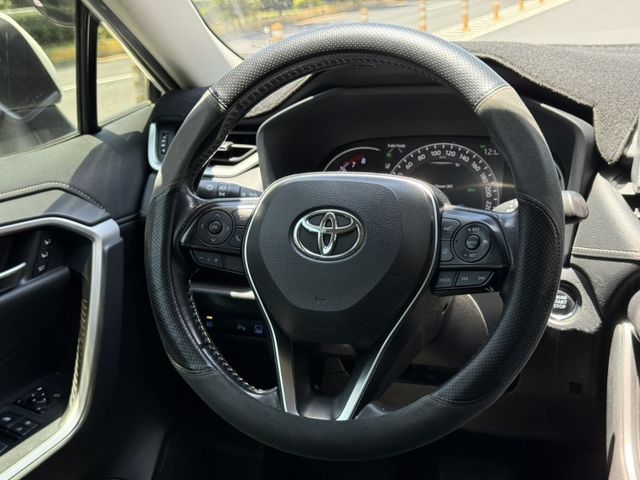 Toyota RAV4  第10張相片