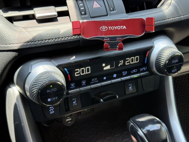 Toyota RAV4  第19張相片