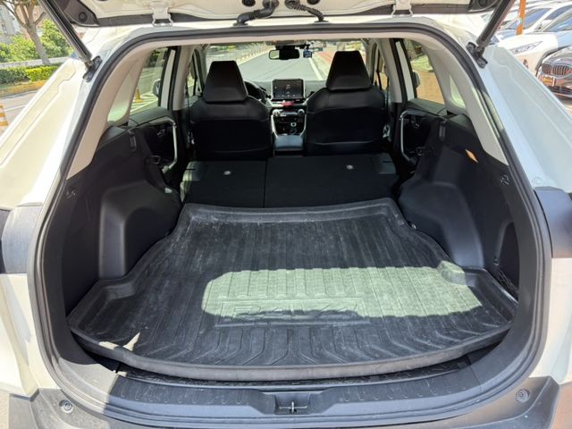 Toyota RAV4  第28張相片