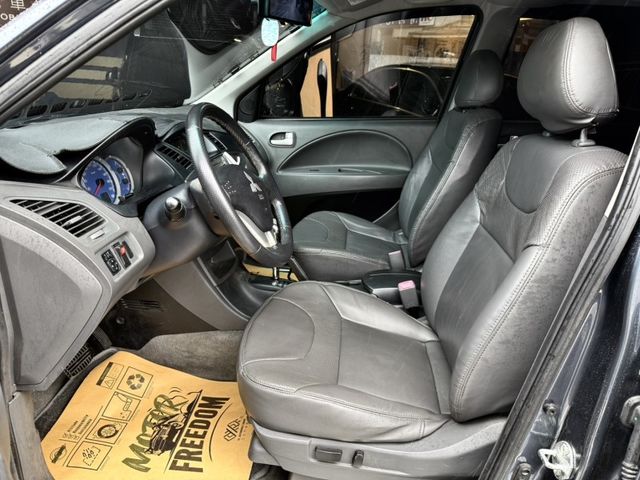 Mitsubishi Zinger  第6張相片