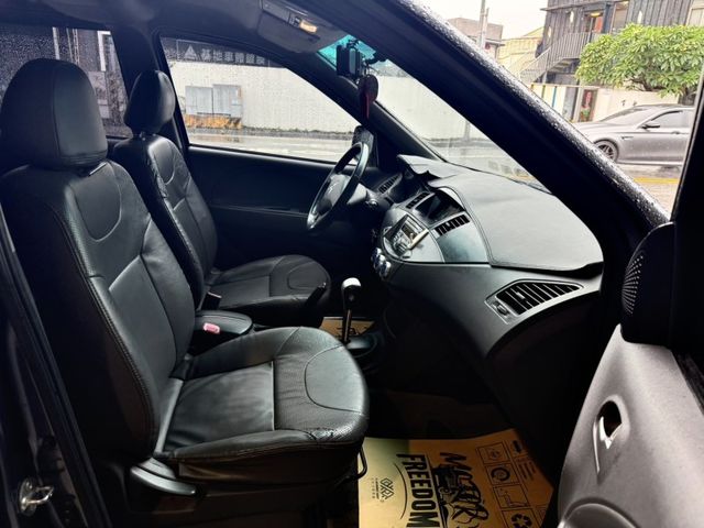 Mitsubishi Zinger  第8張相片