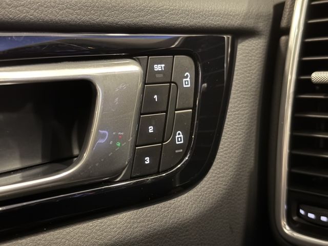 Porsche保時捷 Cayenne   第32張相片