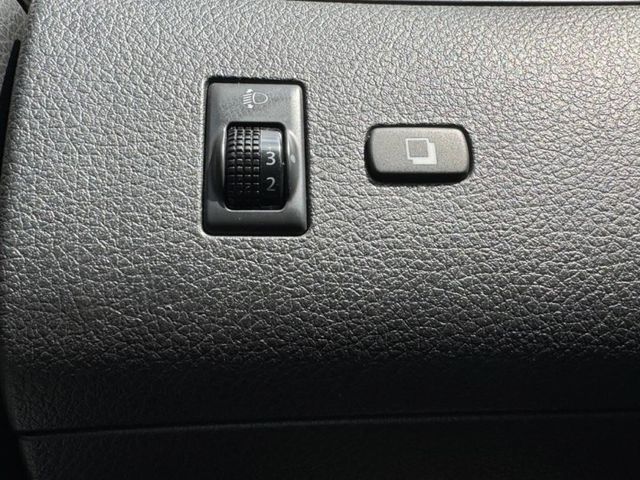 Nissan Tiida  第12張相片