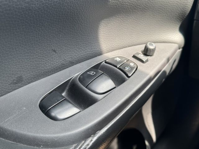 Nissan Tiida  第13張相片