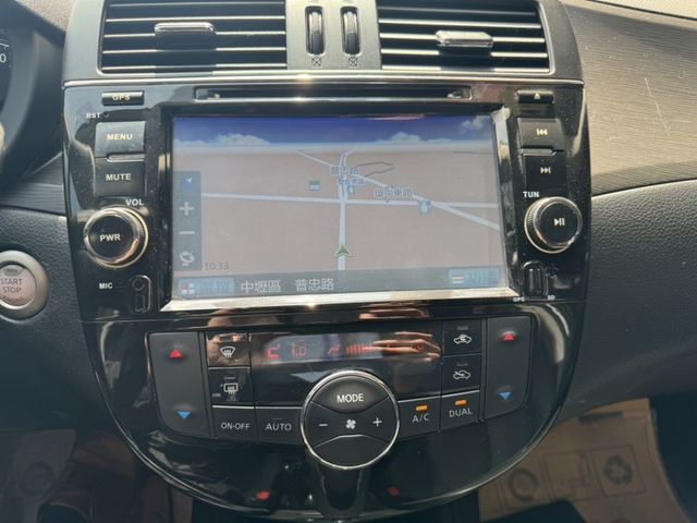 Nissan Tiida  第15張相片