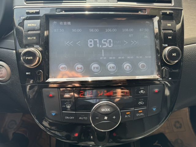 Nissan Tiida  第16張相片