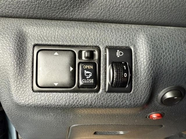 2010年 NISSAN LIVINA H版  第14張相片