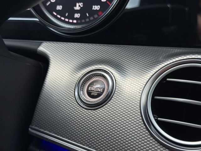 Mercedes-Benz/賓士 E-CLASS  第19張相片
