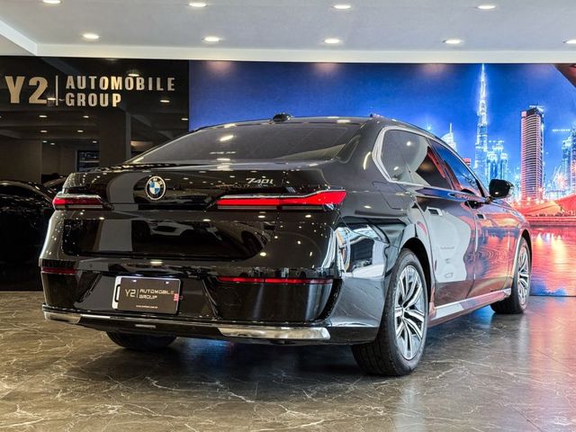 2022年 BMW G70 735i Luxury  第8張相片