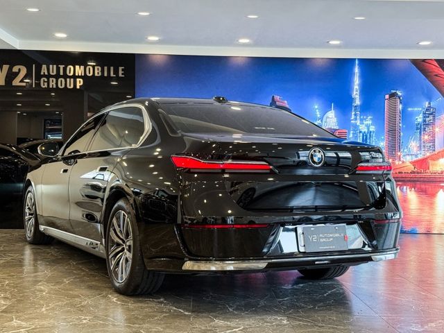 2022年 BMW G70 735i Luxury  第11張相片