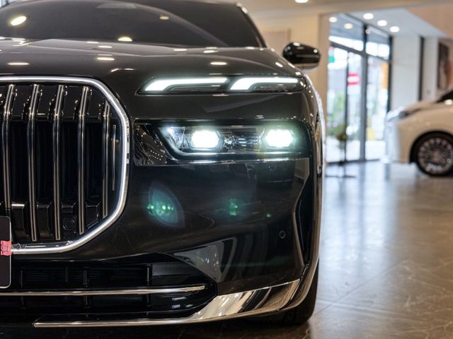 2022年 BMW G70 735i Luxury  第13張相片
