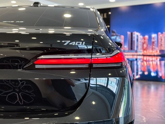 2022年 BMW G70 735i Luxury  第15張相片
