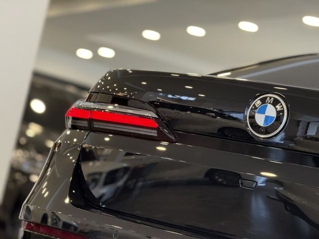 2022年 BMW G70 735i Luxury  第17張相片