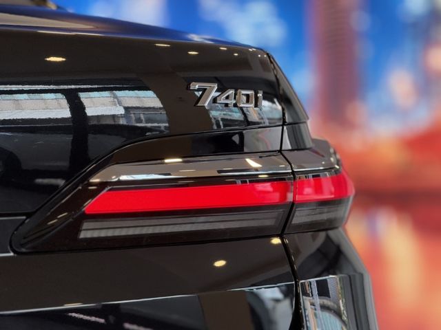2022年 BMW G70 735i Luxury  第18張相片