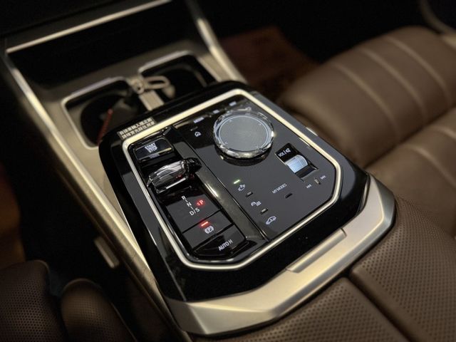 2022年 BMW G70 735i Luxury  第26張相片