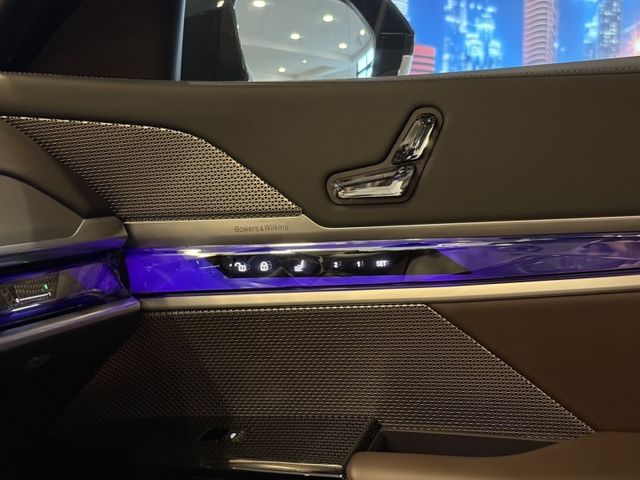 2022年 BMW G70 735i Luxury  第27張相片