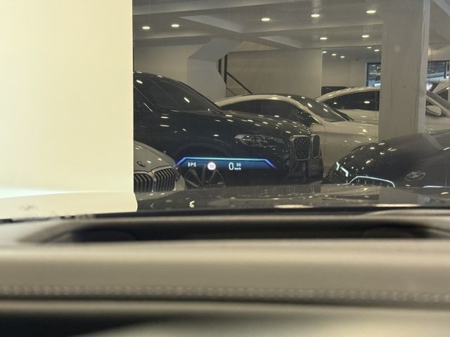 2022年 BMW G70 735i Luxury  第31張相片