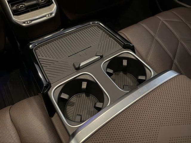 2022年 BMW G70 735i Luxury  第47張相片