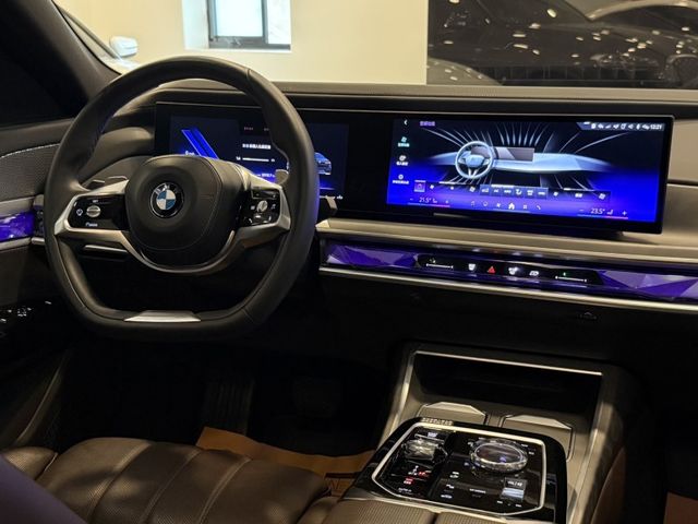 2022年 BMW G70 735i Luxury  第52張相片