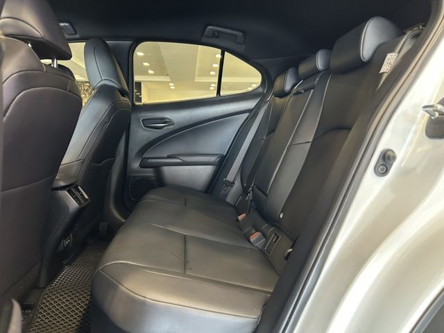 Lexus UX  第16張相片