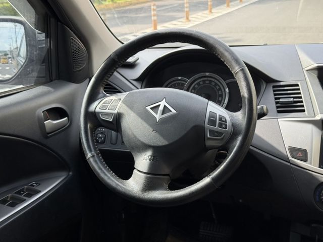 2016年 中華汽車 ZINGER 旗艦影音型  第13張相片