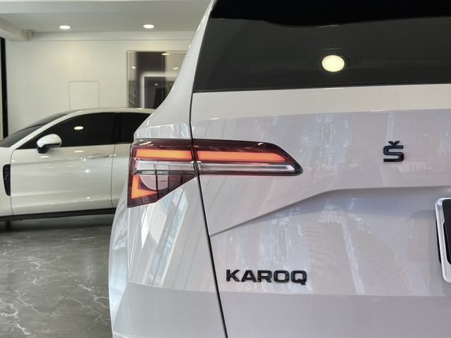 2023年SKODA KAROQ 新玉山版 TSI 1.5 白  第15張相片