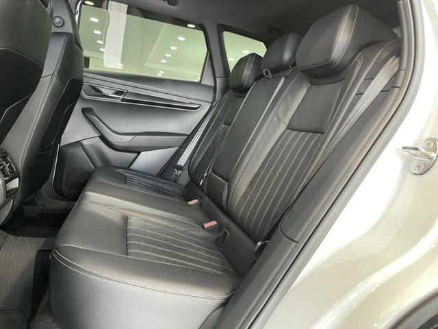 2023年SKODA KAROQ 新玉山版 TSI 1.5 白  第20張相片