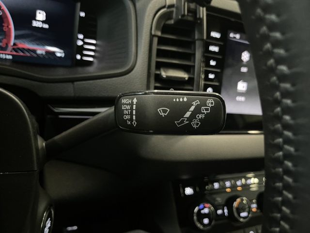 2023年SKODA KAROQ 新玉山版 TSI 1.5 白  第34張相片