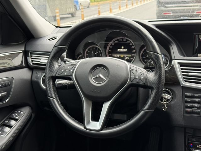 2012年Mercedes-Benz E250 Avantgarde  第13張相片