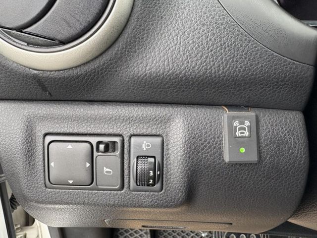 2016 Nissan Livina 豪華版  第17張相片