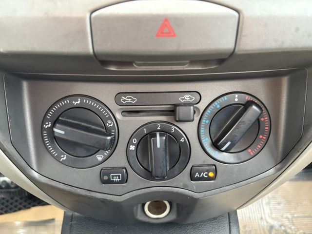2016 Nissan Livina 豪華版  第18張相片