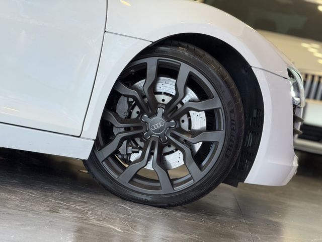 Audi R8  第30張相片