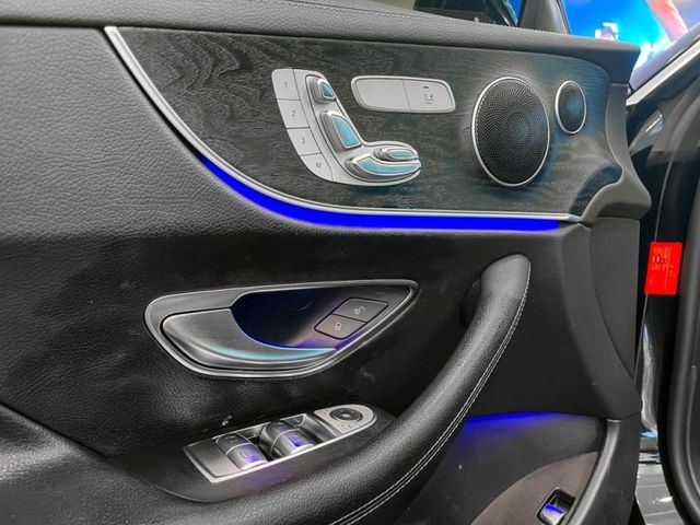 Mercedes-Benz/賓士 E-CLASS  第38張相片