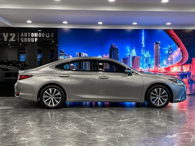 Lexus ES  第7張相片