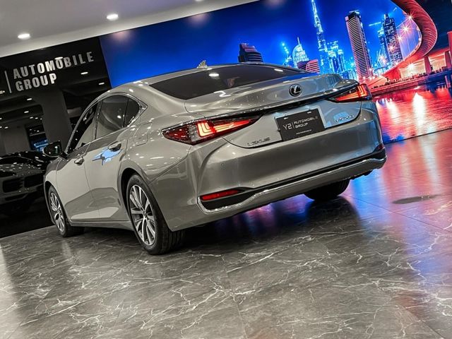 Lexus ES  第9張相片